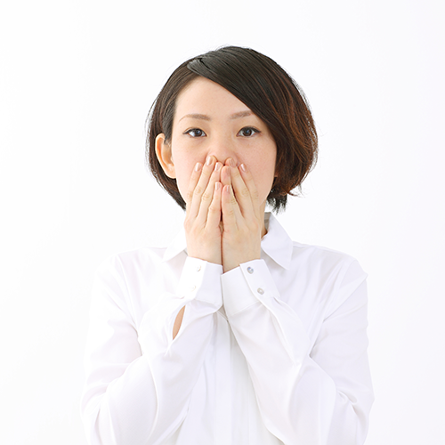 顔の歪みが気になる女性