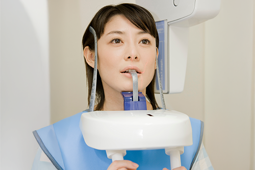 顔の歪みの原因を調べるためのCT撮影
